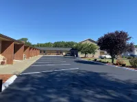 Quiet Corner Inn - Motel