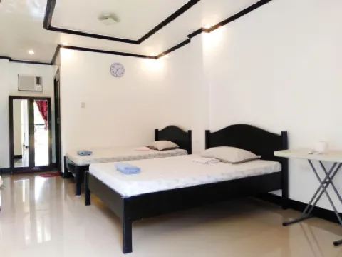 Strangers Inn&Bar Hotel di 