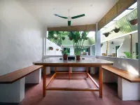 Alona Gecko Inn