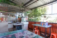 RedDoorz at Oxy Residence Manado Hotels in Mandolang
