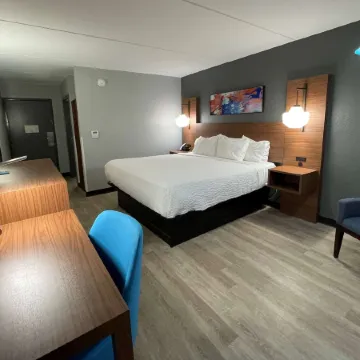 La Quinta Inn & Suites by Wyndham Fayetteville I-95