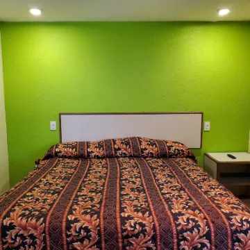 Travel Inn Motel Hotel dekat XFINITY Theatre