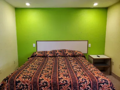 Travel Inn Motel Hotels near University of Hartford
