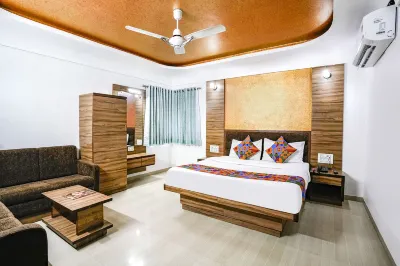 FabHotel Ratna Palace Hotels in der Nähe von SATYAMEV GROUP