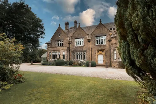 Richmond Place - Apartment in Private Mansion