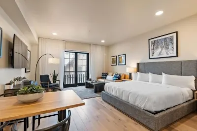 Tamarack Resort Hotel dekat Crown Point Campground