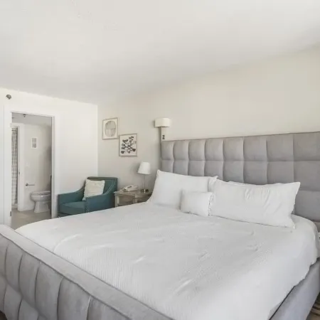 The Scallop by Brightwild-Beachfront Condo