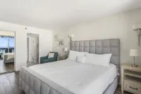 The Scallop by Brightwild-Beachfront Condo