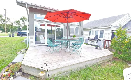 The Chicken Coop a Modern Riverfront Oasis 908