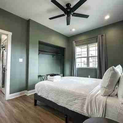 StayAE - Flamingo House Rooms