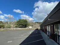 Cherry Court Motor Lodge - parking