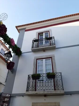 Cafofos da Zeta Отели рядом со станцией Setubal Railway Station