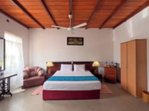 SurfBayVilla Hotels in Dikwella