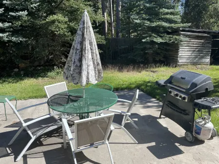 South Fork Cabin Отели рядом с достопримечательностью «Chamber of Commerce of West Yellowstone»