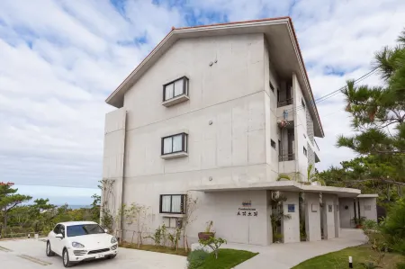 Hotel Condominium Doka Doka Отели рядом с достопримечательностью «Okinawa Institute of Science and Technology»