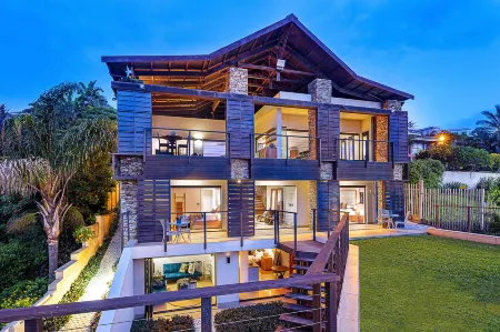 Dolphin Coast Yolo Spaces - Ballito Beach House Villa Отели в г. Баллито