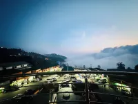 Grand Taj - Mountain view