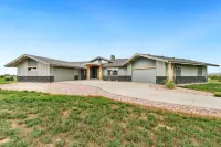 Luxury Home with Spectacular Rocky Mountain Views!