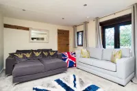 Country Home with Tennis Court & Hot Tub Hotels in Halland