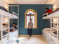 Madpackers Goa Anjuna - Bar & Pool