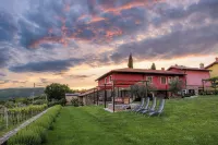 TouristFarm - Apartments "RED FAIRYTALE" Hotels in Koper