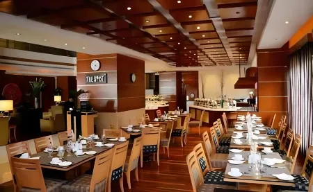 Park Lane Hotel Отели рядом с достопримечательностью «Зоопарк Лахор»