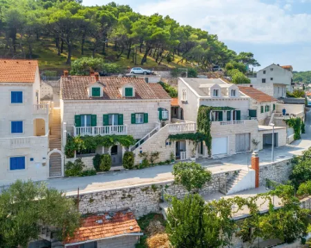 Apartments Darija Hotels in Pučišća