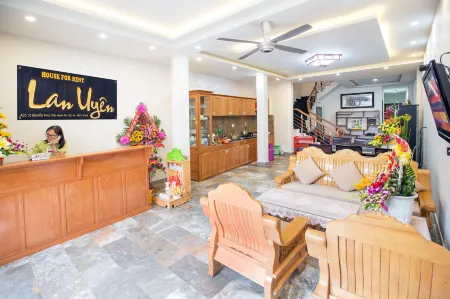 Lan Uyen Homestay - Hoi An Отели рядом с достопримечательностью «Duc An Old House»