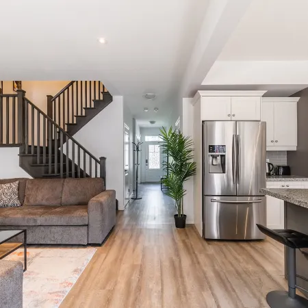 Globalstay. Waterfront 5Br Townhouse. Private Hot Tub, Gym, Sauna