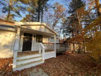 Saco River Farmhouse, Riverfront Getaway in Conway! 10 Mins to Downtown!