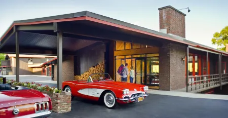 Lake House at High Peaks Resort Отели рядом с достопримечательностью «Гора Уайтфас»