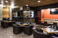 Econo Lodge Lloydminster - bar
