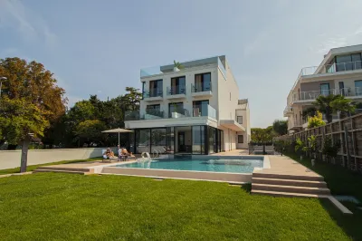 Hotel Vinci Hotels near Archaeological site of Grotte di Catullo
