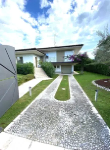 "Lake House" Charming Villa just 50 meters from the lake and sandy beach