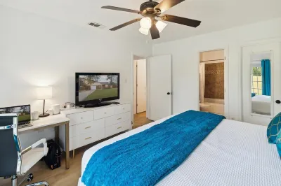 Little Gem- Near Airport & Savannah-Updated 3BR Ranch Home - Hot Tub & Game Rm Hotels near Publix Super Market At Blue Moon Crossing