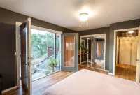 STUNNING VIEWS, CRISP IMMACULATE MOUNTAIN TOP HOME WITH HOT TUB