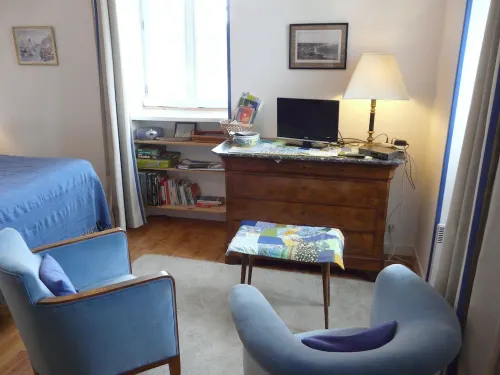 Residential flat in a former Etretat villa, in a big garden with free parking.