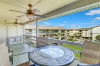 Luxury Condo: Top-Floor Sea View, Pool, Private Beach Access, Elevator