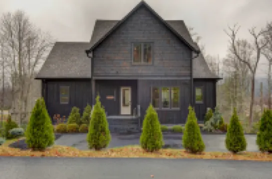 Modern Design and Scenic Deck Views - Exquisite Mountain Retreat