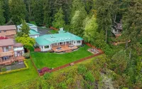 Spectacular Waterside Escape with Tennis, Fireplace, View Hotels in Camano
