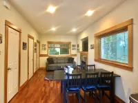 Spacious Living with Off-Street Parking - Charming Modern Retreat Hotels in Central Seattle