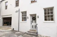 Cotton Alley | Charming 2-Bedroom Retreat in Historic Natchez, MS