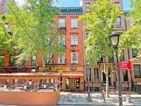 Charming Retreat with Fully Equipped Kitchen - Cozy Urban Oasis