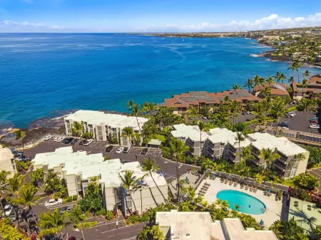 Ocean-View Pool and Cozy Living Space - Inviting Tropical Retreat
