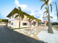 Shared Pool and Mini Golf Area with Fire Pit - Spacious Getaway Hotels in Clearwater