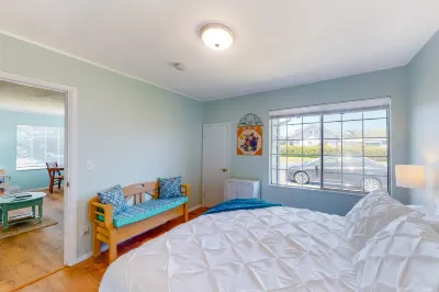 Charming, dog-friendly house with Wifi & W/D - near the river Hotel in zona Beach Access 66C