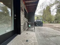 A Cozy and a Modern Retreat. Newly renovated -2 bed 1bath. Walk to everything!