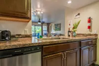 Spacious Patio and Pool Access - Cozy Elegant Retreat Hotels in Insel Maui, Hawaii