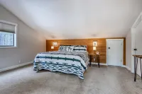 Family-Friendly Forest Hideaway with EVC, Bikes, & SHARC Passes - Walk to Park Hotels in Sunriver