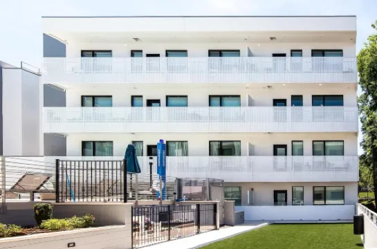 GULCH Located with 4 Beds, Pool & Private Patio